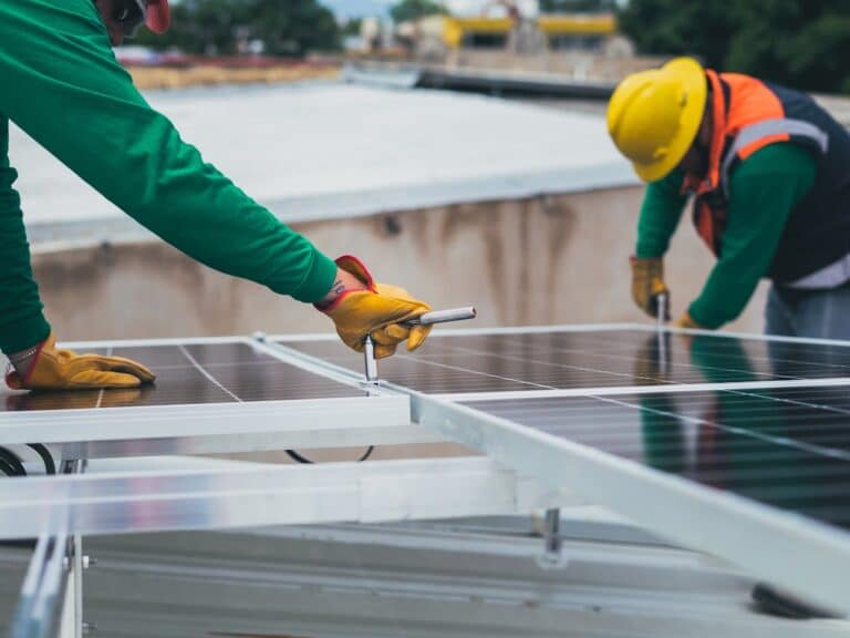 Lee más sobre el artículo La importancia de saber elegir una buena empresa instaladora placas solares